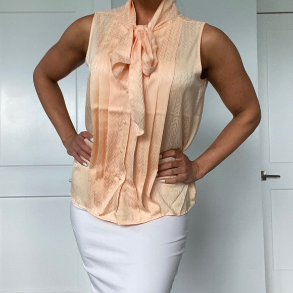 Calvin Klein Tops - 🌸Gorgeous Summer Blouse 🌸